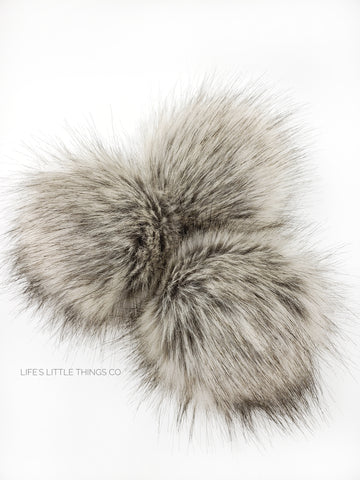 A fun, modern touch to your knitwear.  Make a STATEMENT with a faux fur poof.  Each pom is handmade with high quality faux fur (vegan). Price is for 1 Khaki Faux Fur Pom Pom