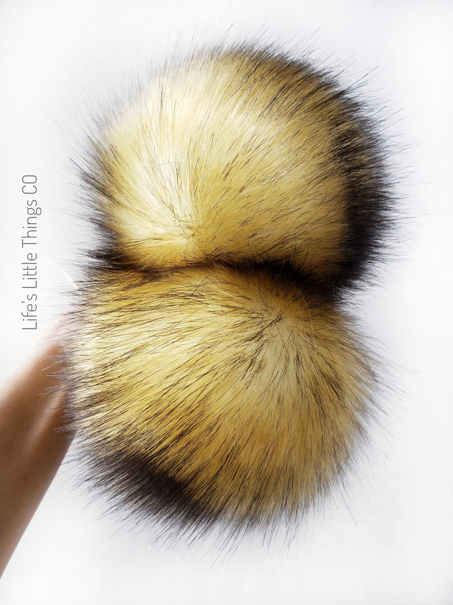 Faux Fur Pom Pom Goldfinch, Snap Closure