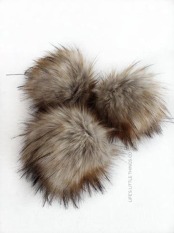 Faux Fur Pom Pom Canyon, Snap Closure – Wool and Company