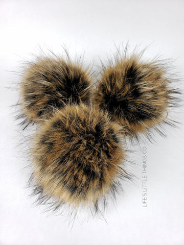 Grizzly Pom Pom Brown/beige with black center and tufts of brown with black tips.   Long length fur (approximately 1.5" - 3") Luxurious and amazingly soft feel Very full pom