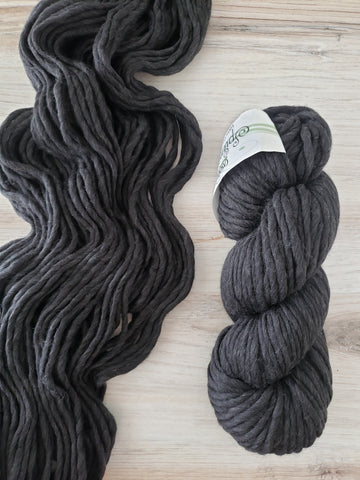 Single Ply, buttery-soft, super-warm, super-quick: Spuntaneous makes luscious knits in extra-fine merino wool. This collection brings you solid color choices.
