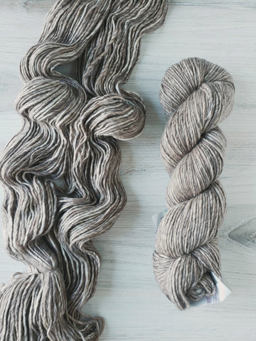 Super-soft merino fiber and variegated color makes Spuntaneous Worsted Effects a cuddly yarn and a statement piece. This is a single ply yarn.