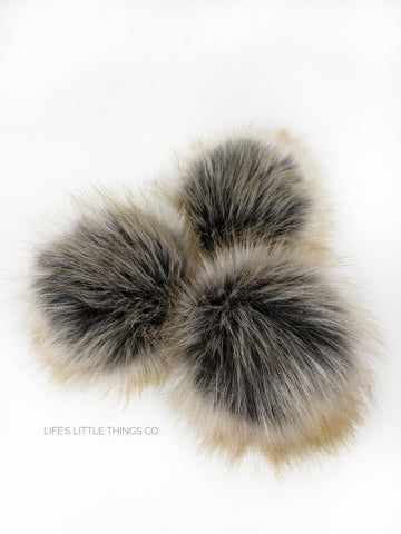 A fun, modern touch to your knitwear.  Make a STATEMENT with a faux fur poof.  Each pom is handmade with high quality faux fur (vegan). Price is for 1 Solaria Faux Fur Pom Pom