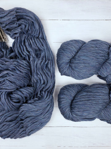 Single Ply, super-warm, super-quick: Magnum makes luscious knits in Peruvian Highland wool.  This collection brings you solid and heather color choices.
