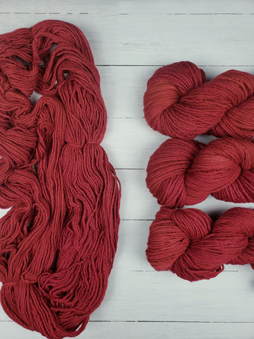 Super-soft merino fiber and a light single-ply construction make Maxima a cuddly yarn.