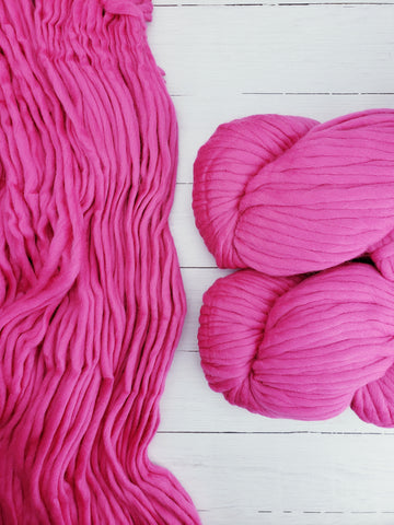 Single Ply, super-warm, super-quick: Magnum makes luscious knits in Peruvian Highland wool.  This collection brings you solid and heather color choices.