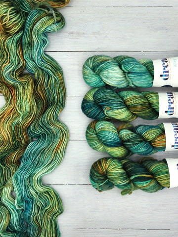 Riley is a single ply, worsted yarn that gives you incredible stitch definition.  Soft and squishy, makes for perfect accessories to snuggle up in. 